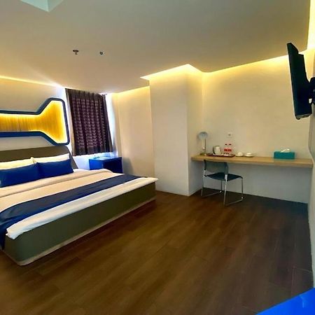 Golden Palace Hotel Batu Merah Eksteriør billede